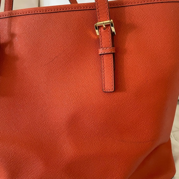 Michael Kors Jet Set Blood Orange Saffiano Leather Voyager Summer Tote - Picture 4 of 9